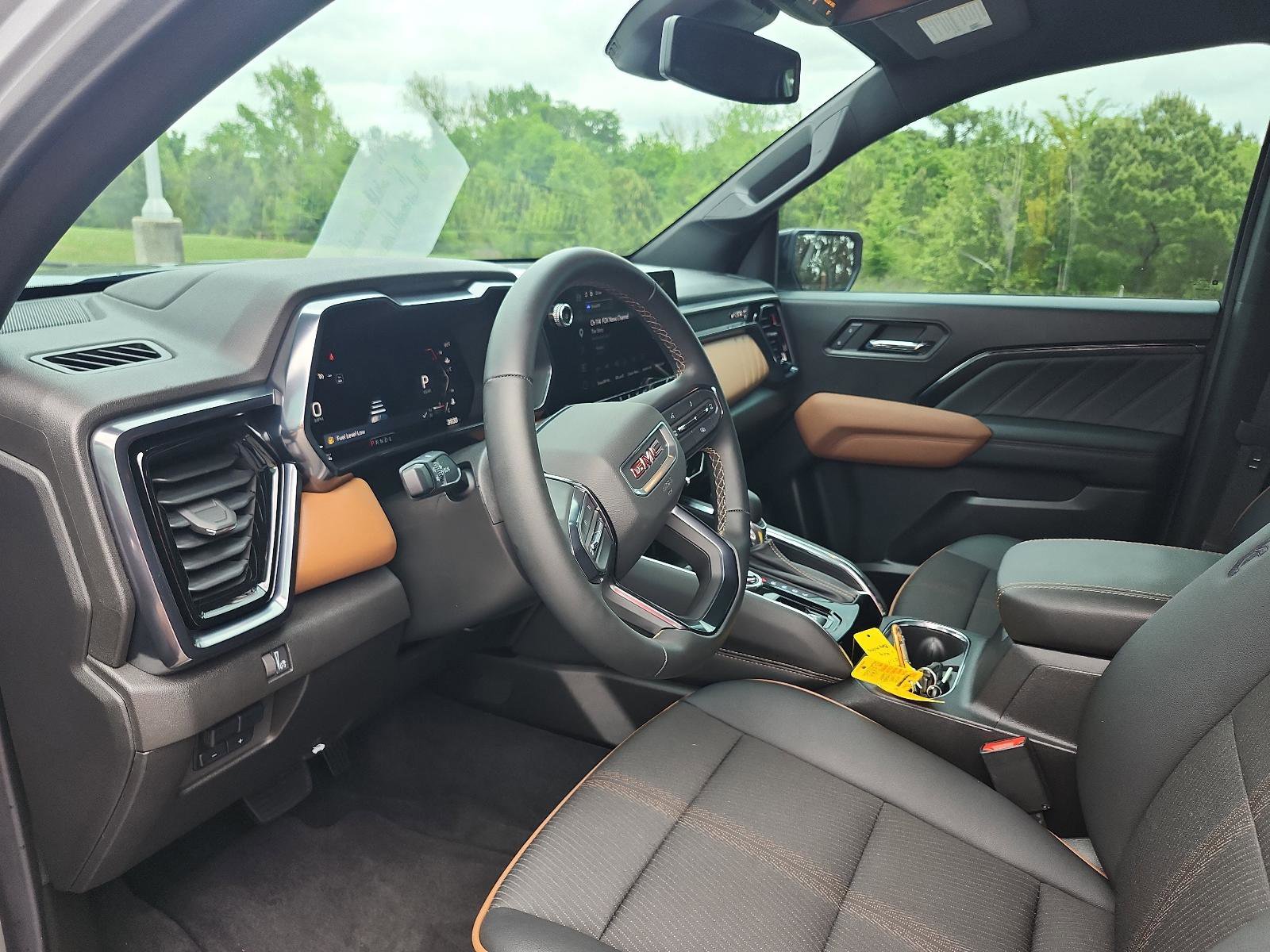 Certified 2025 GMC Canyon AT4 w/ Nightfall Edition AWD/4WD image 12