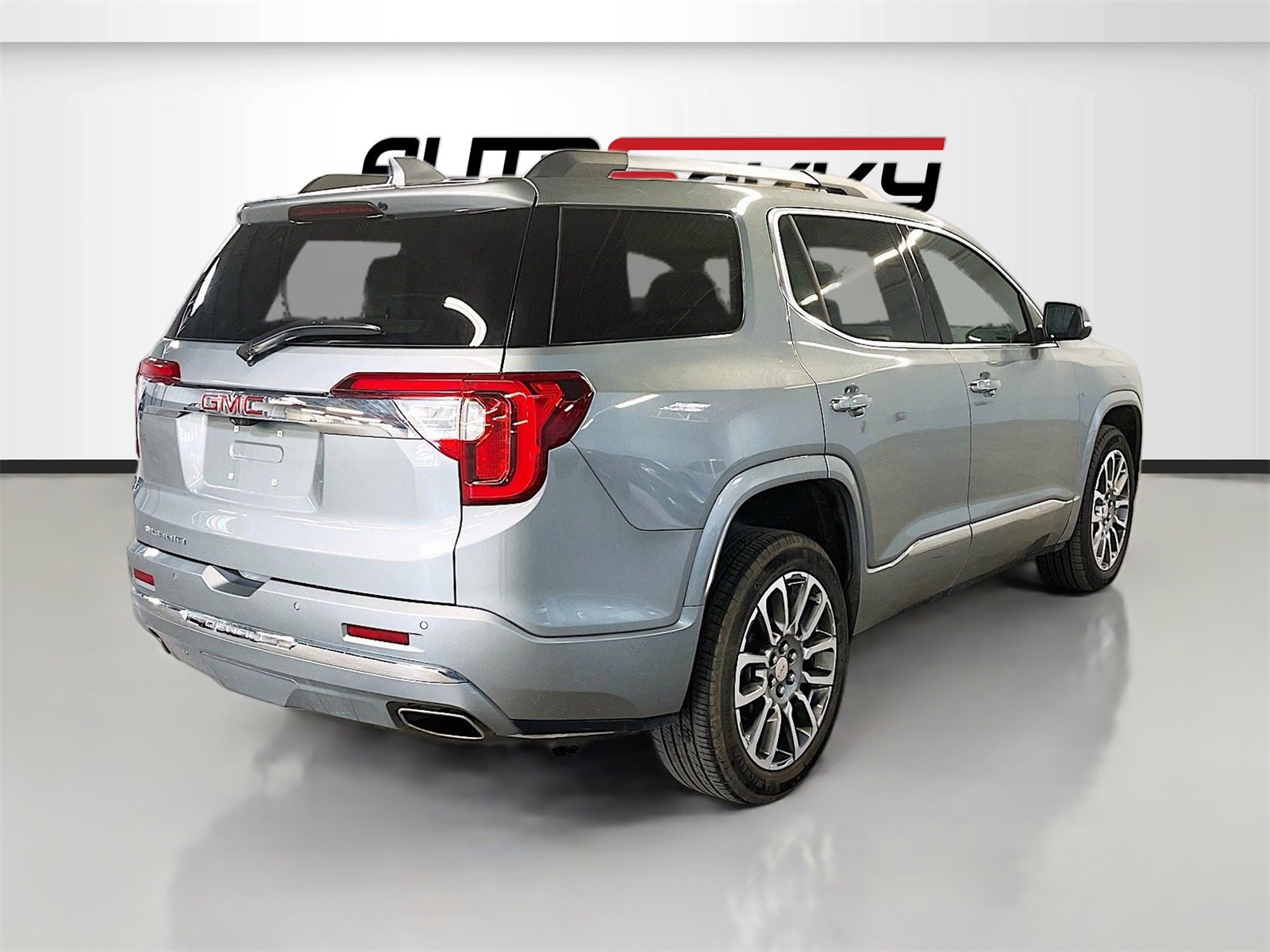 Used 2023 GMC Acadia Denali w/ Denali Ultimate Package image 7