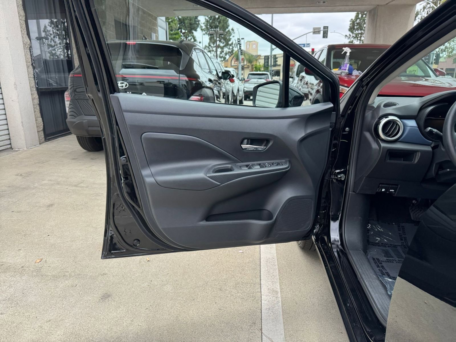 Used 2025 Nissan Versa SV FWD image 18