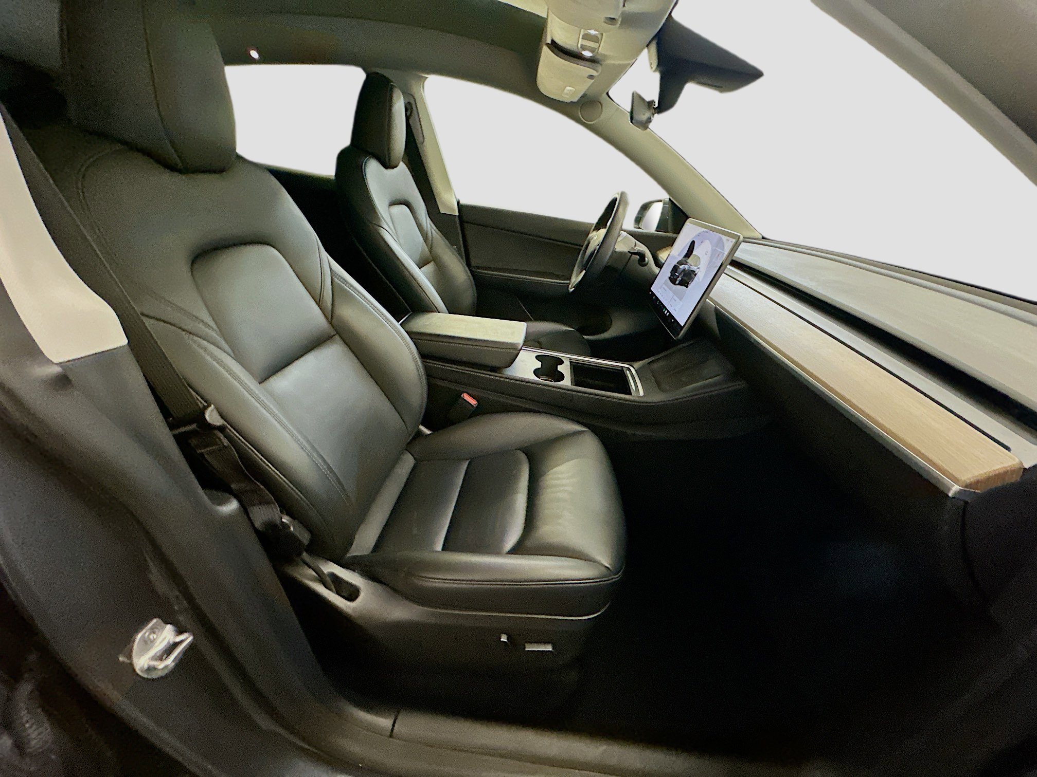 Used 2022 Tesla Model Y Long Range image 34