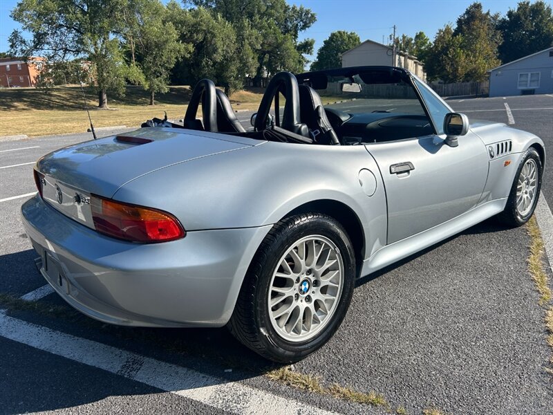 Used 1999 BMW Z3 2.5i RWD image 3
