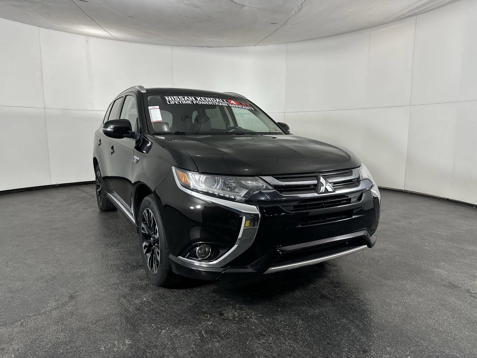 Used 2018 Mitsubishi Outlander SEL AWD/4WD image 2