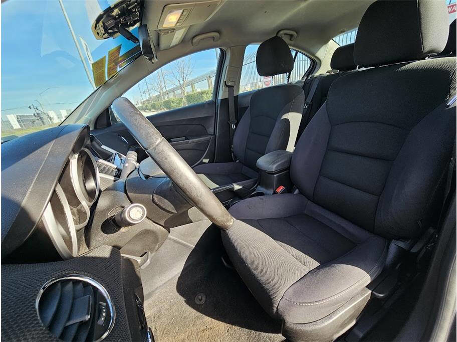 Used 2014 Chevrolet Cruze LT image 9