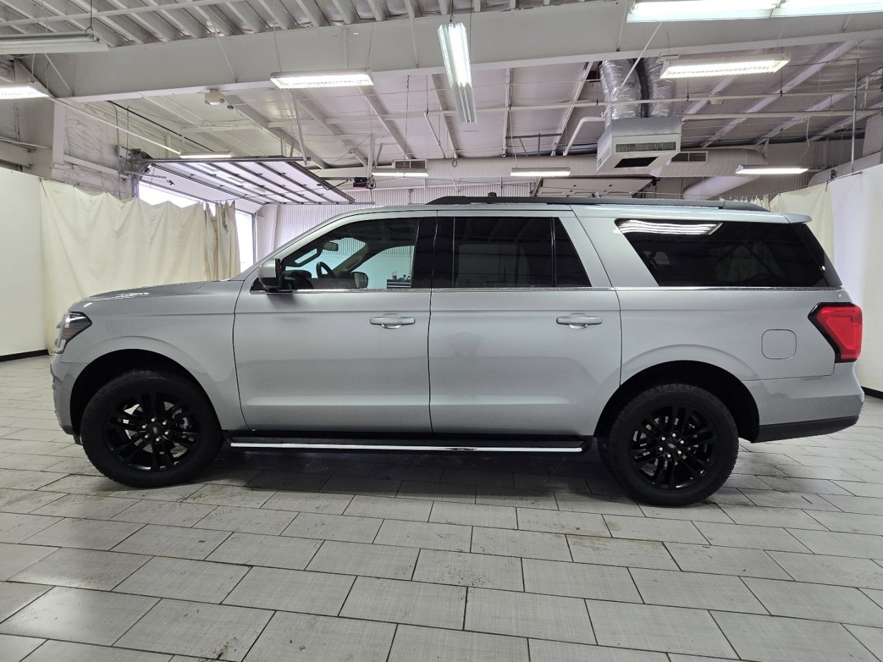 Used 2022 Ford Expedition Max XLT image 17