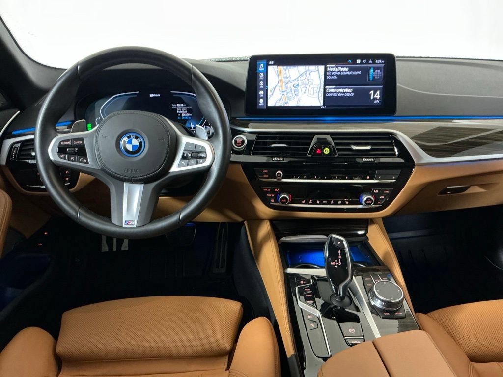Used 2023 BMW 530e xDrive w/ Premium Package AWD/4WD image 9