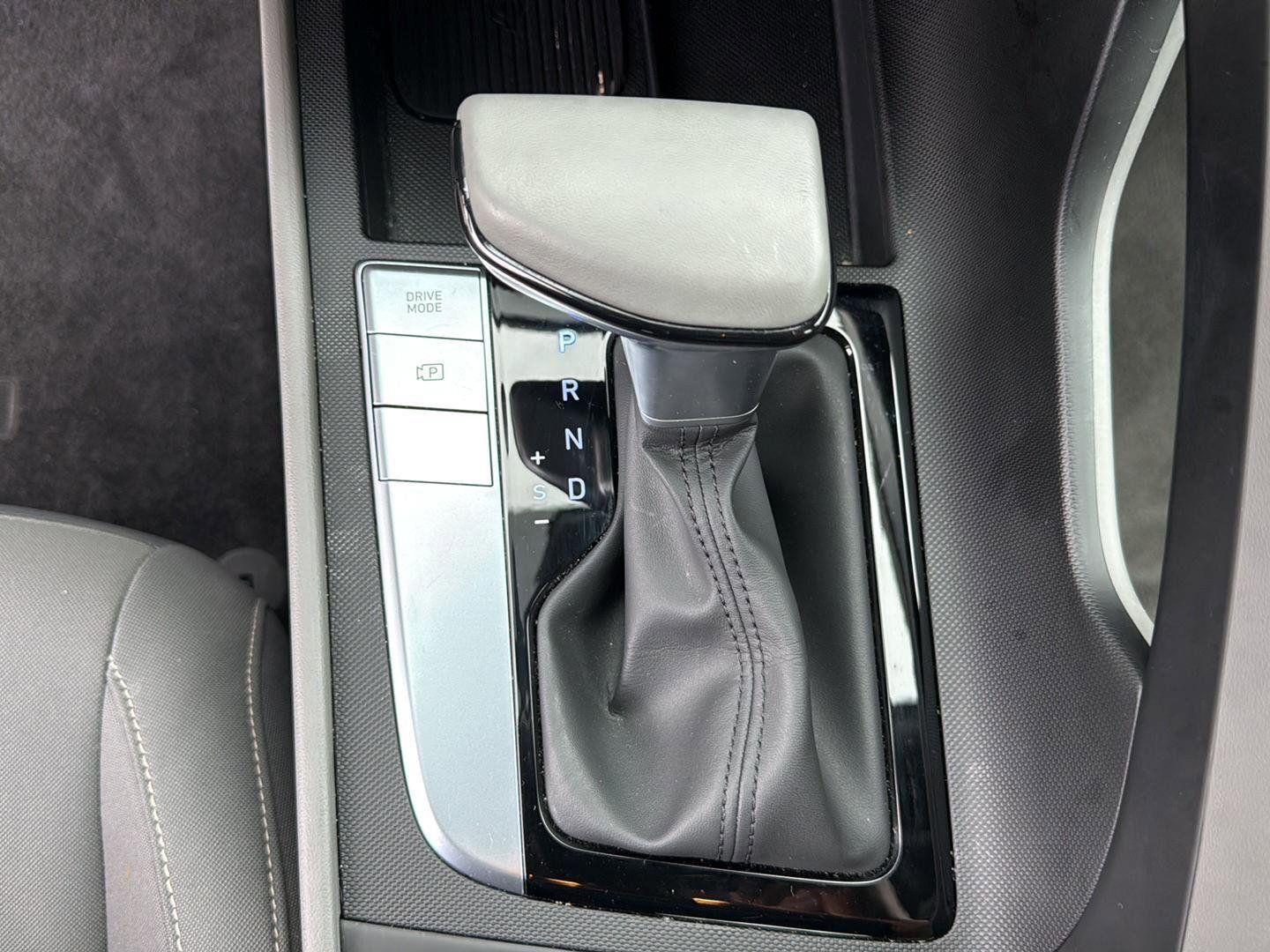 Used 2025 Hyundai Elantra Sport image 18