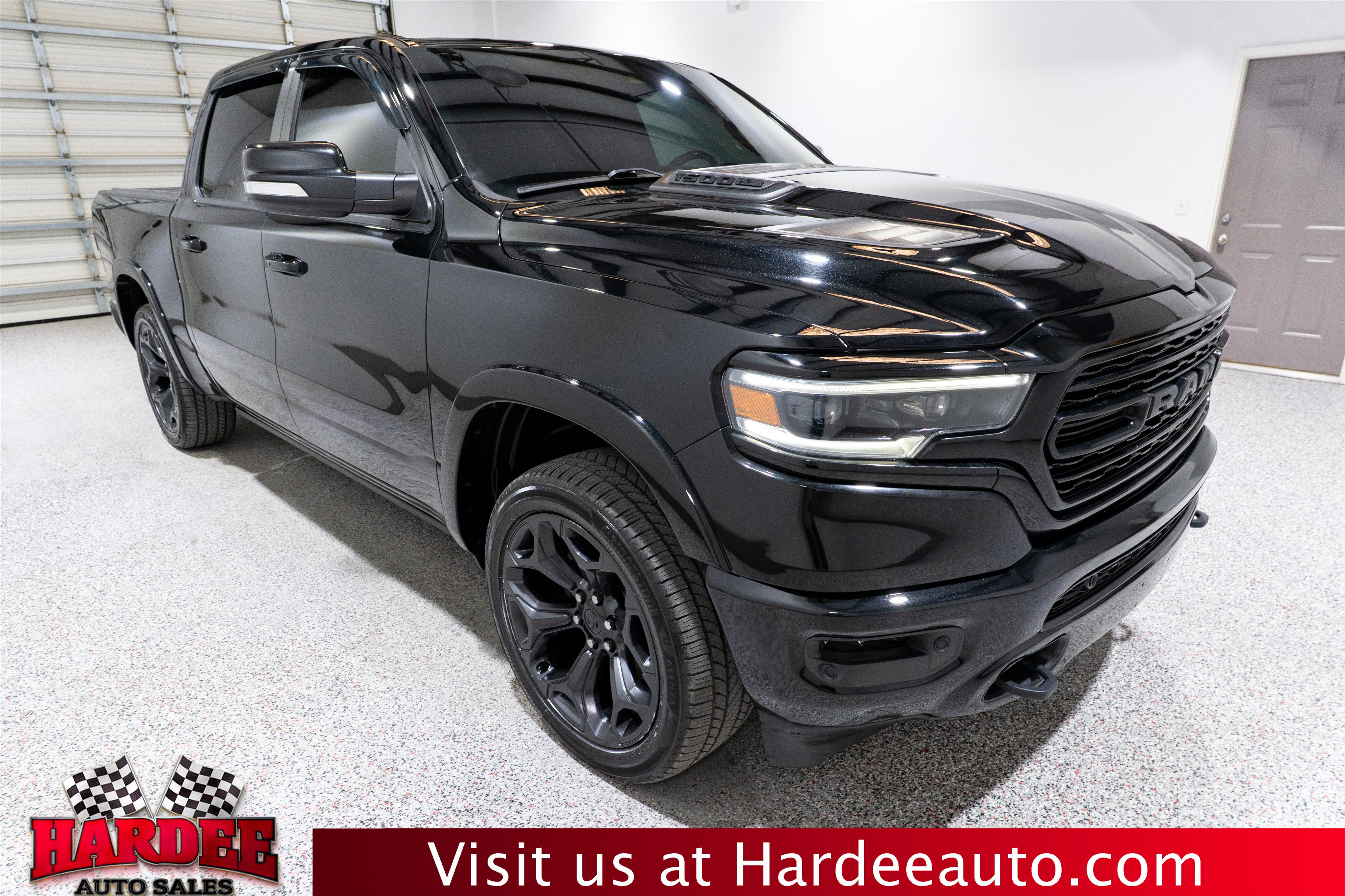 Used 2020 RAM 1500 Limited w/ Black Appearance Package AWD/4WD image 6