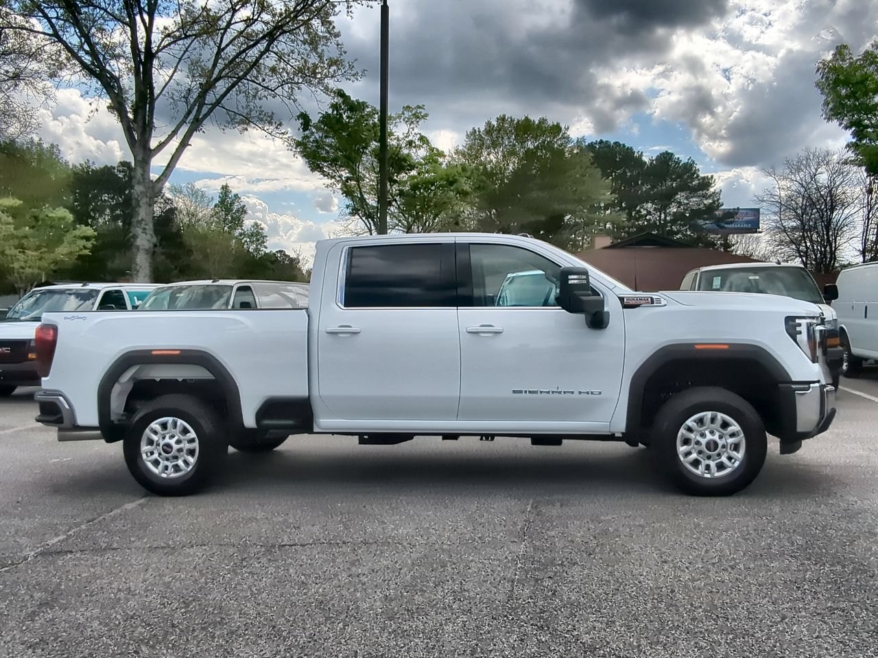 New 2026 GMC Sierra 2500 SLE w/ SLE Value Package; AWD/4WD image 9