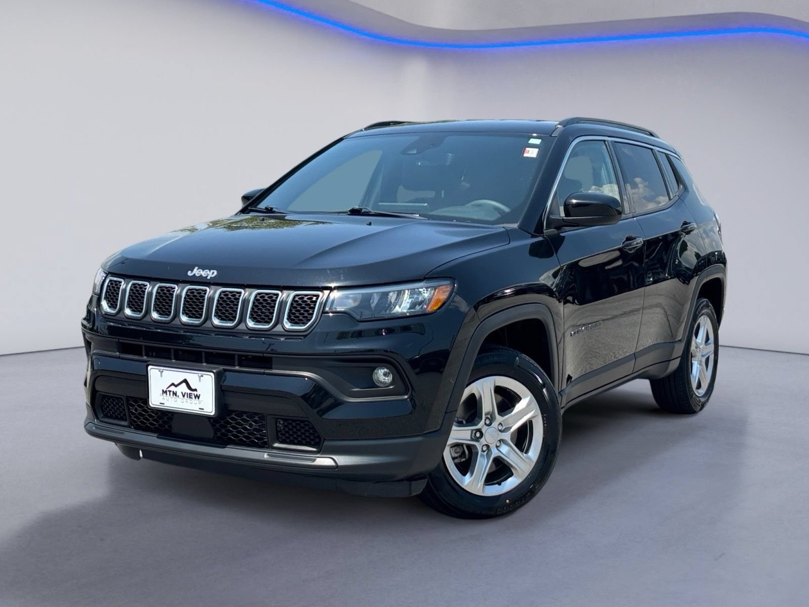 Used 2023 Jeep Compass Latitude w/ Convenience Group AWD/4WD image 2