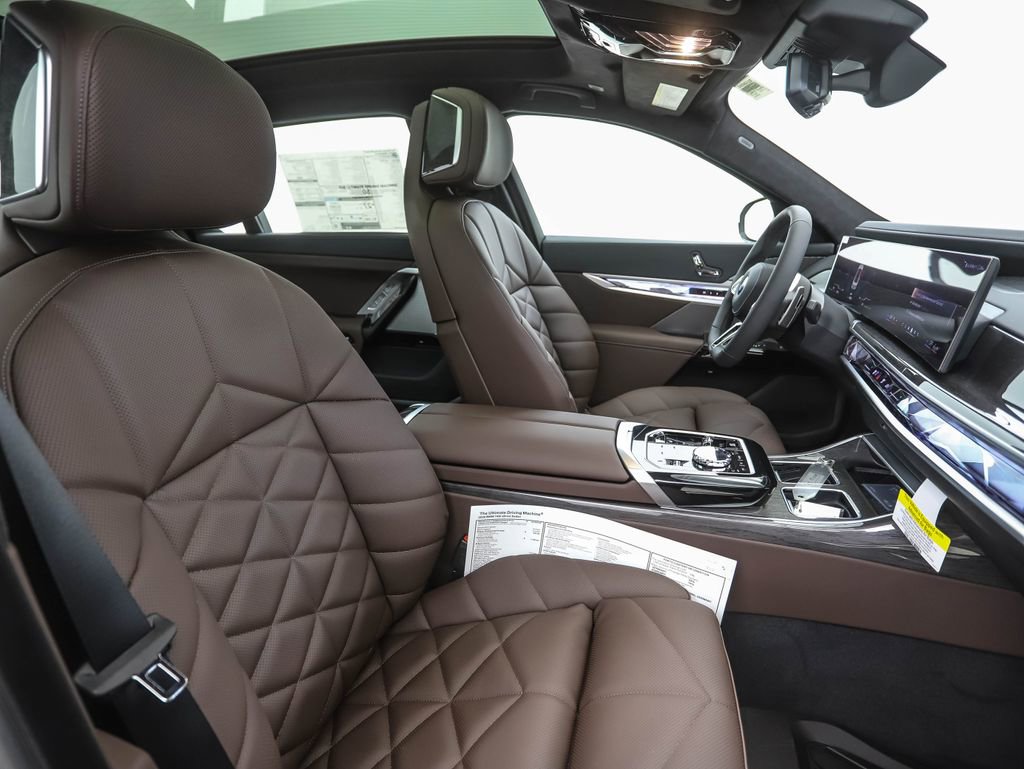 New 2026 BMW 740i xDrive w/ Premium Package image 32