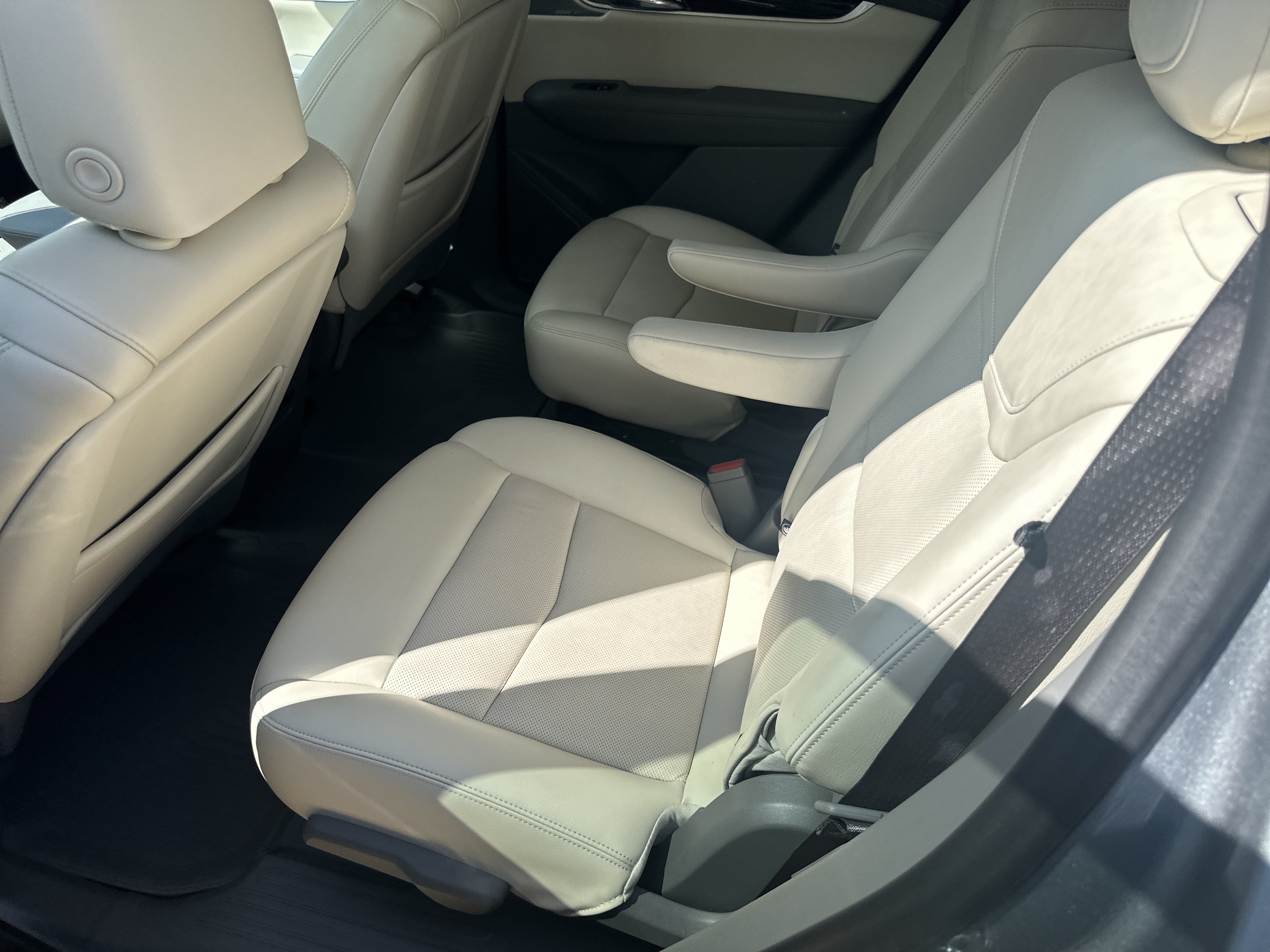 Used 2024 Cadillac XT6 Premium Luxury w/ LPO, Floor Liner Package AWD/4WD image 6