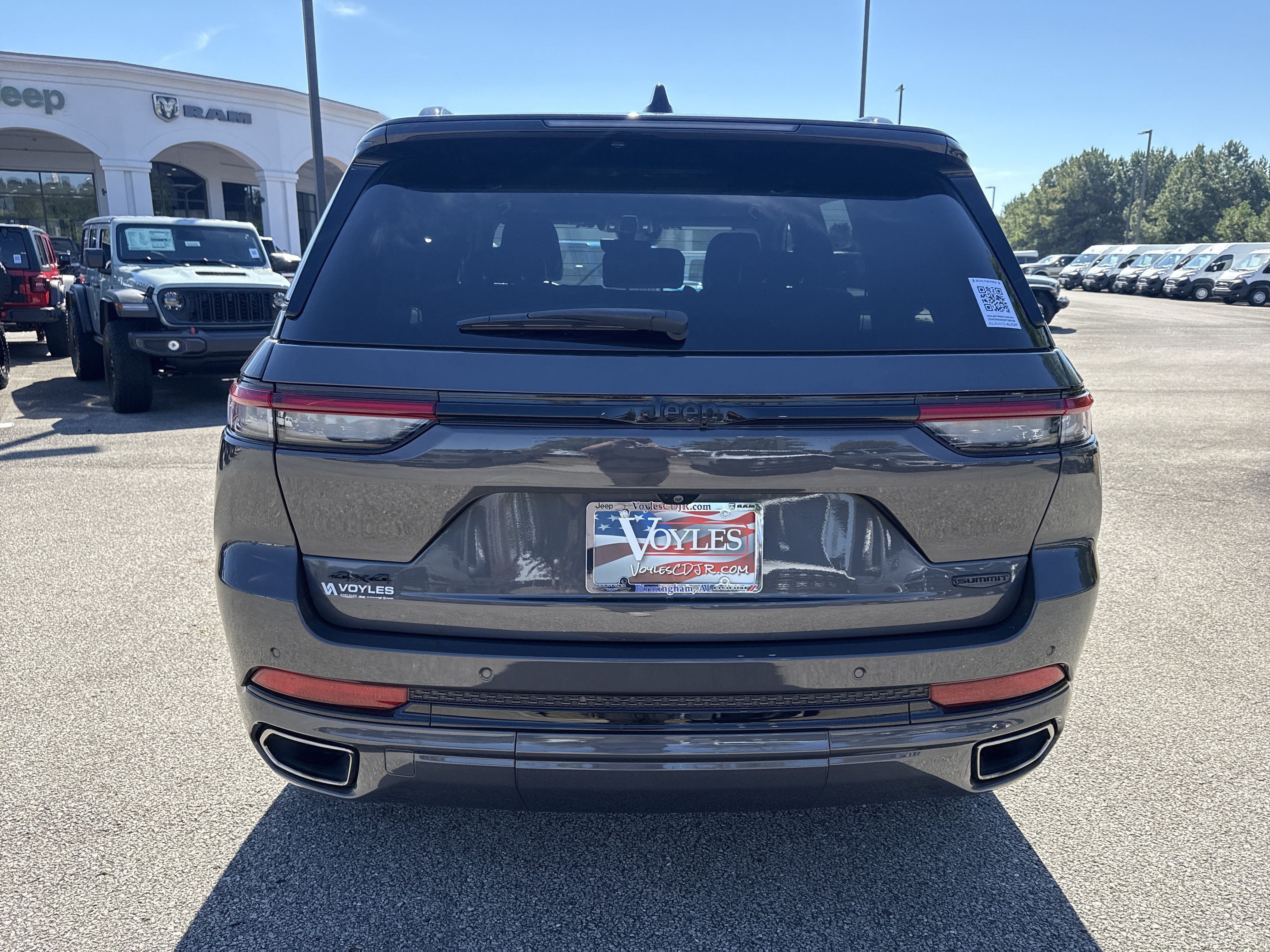 Used 2025 Jeep Grand Cherokee Summit w/ Obsidian Package AWD/4WD image 6
