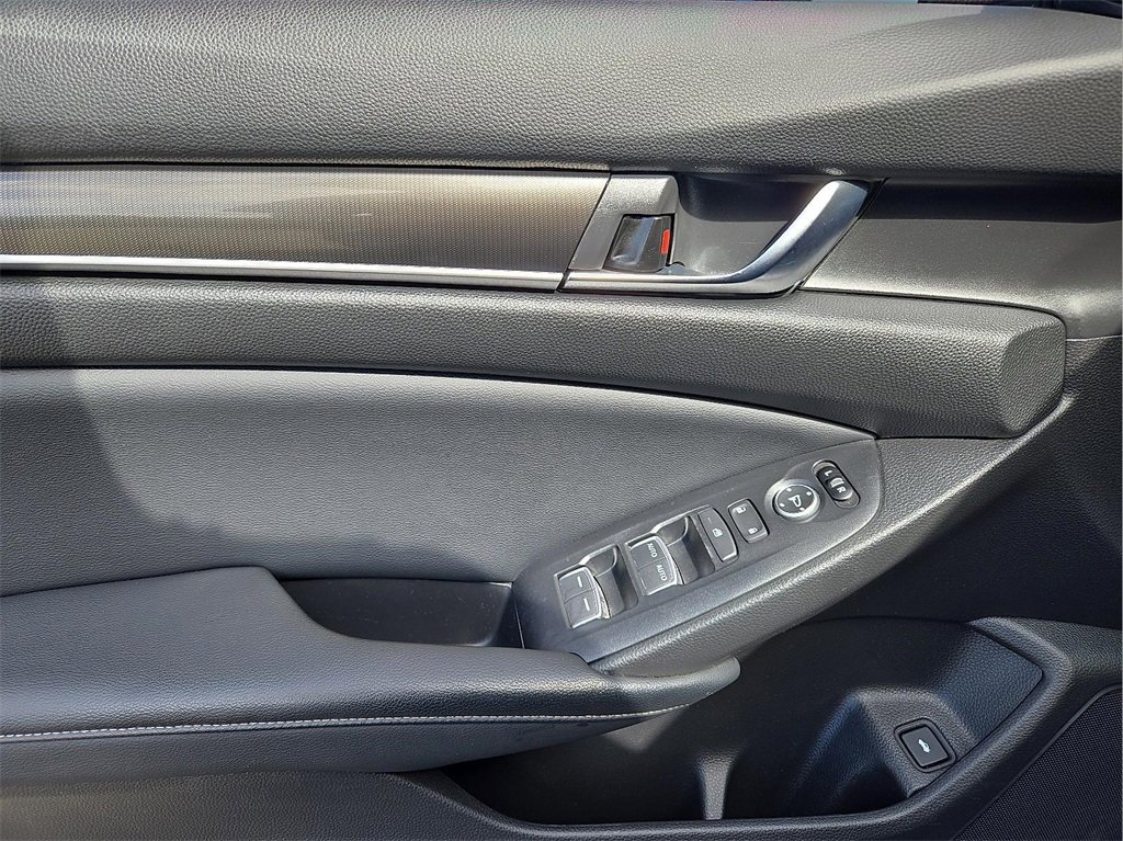 Used 2018 Honda Accord Sport image 13