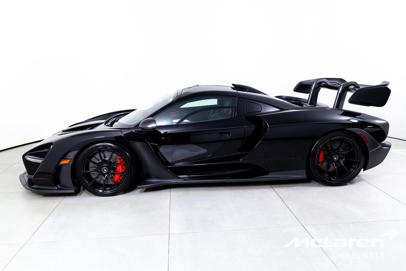 Used 2019 McLaren Senna RWD image 6