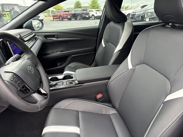 Used 2026 Toyota Camry SE w/ Convenience Package FWD image 5