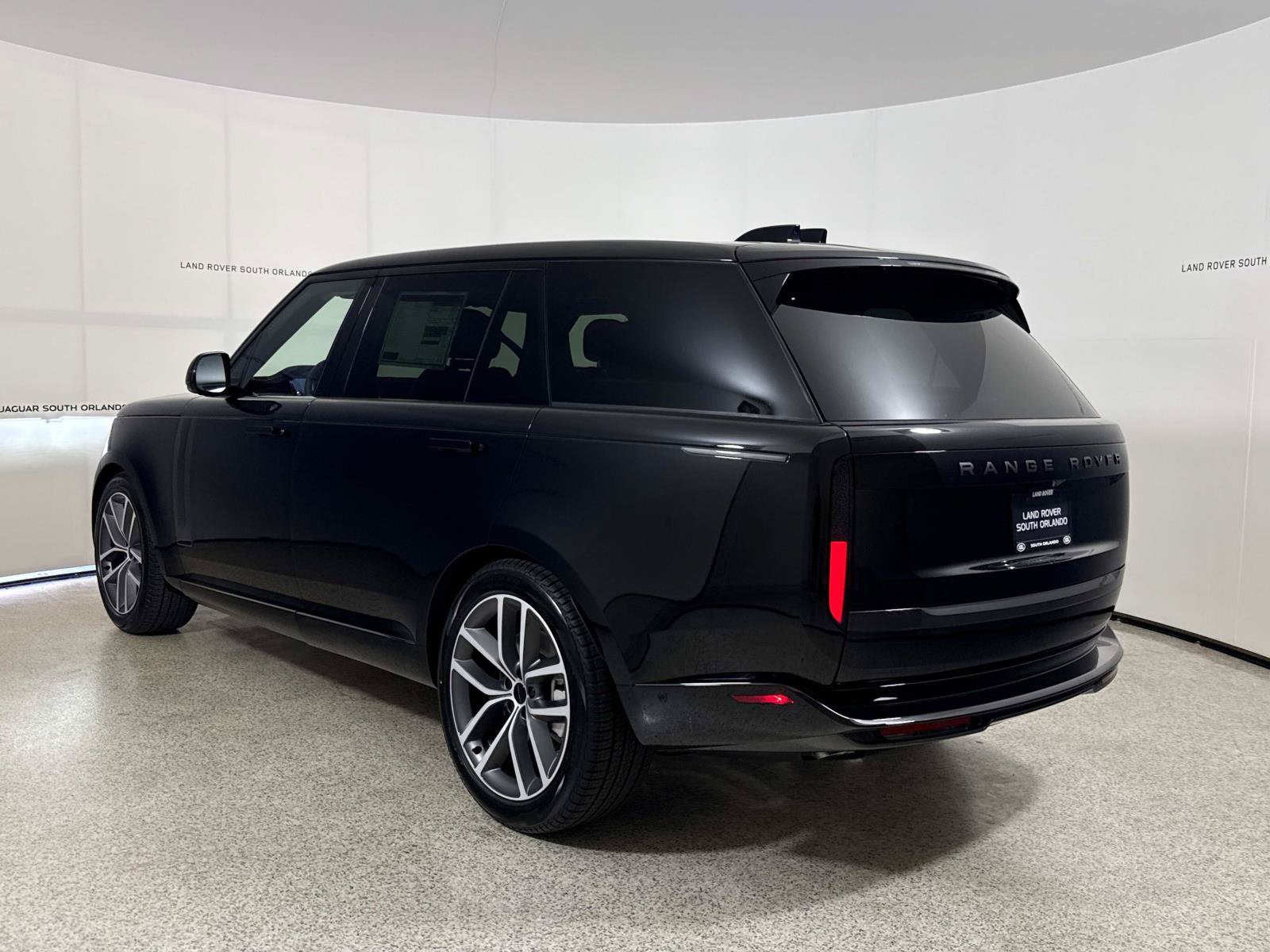 New 2026 Land Rover Range Rover Long Wheelbase SE AWD/4WD image 3