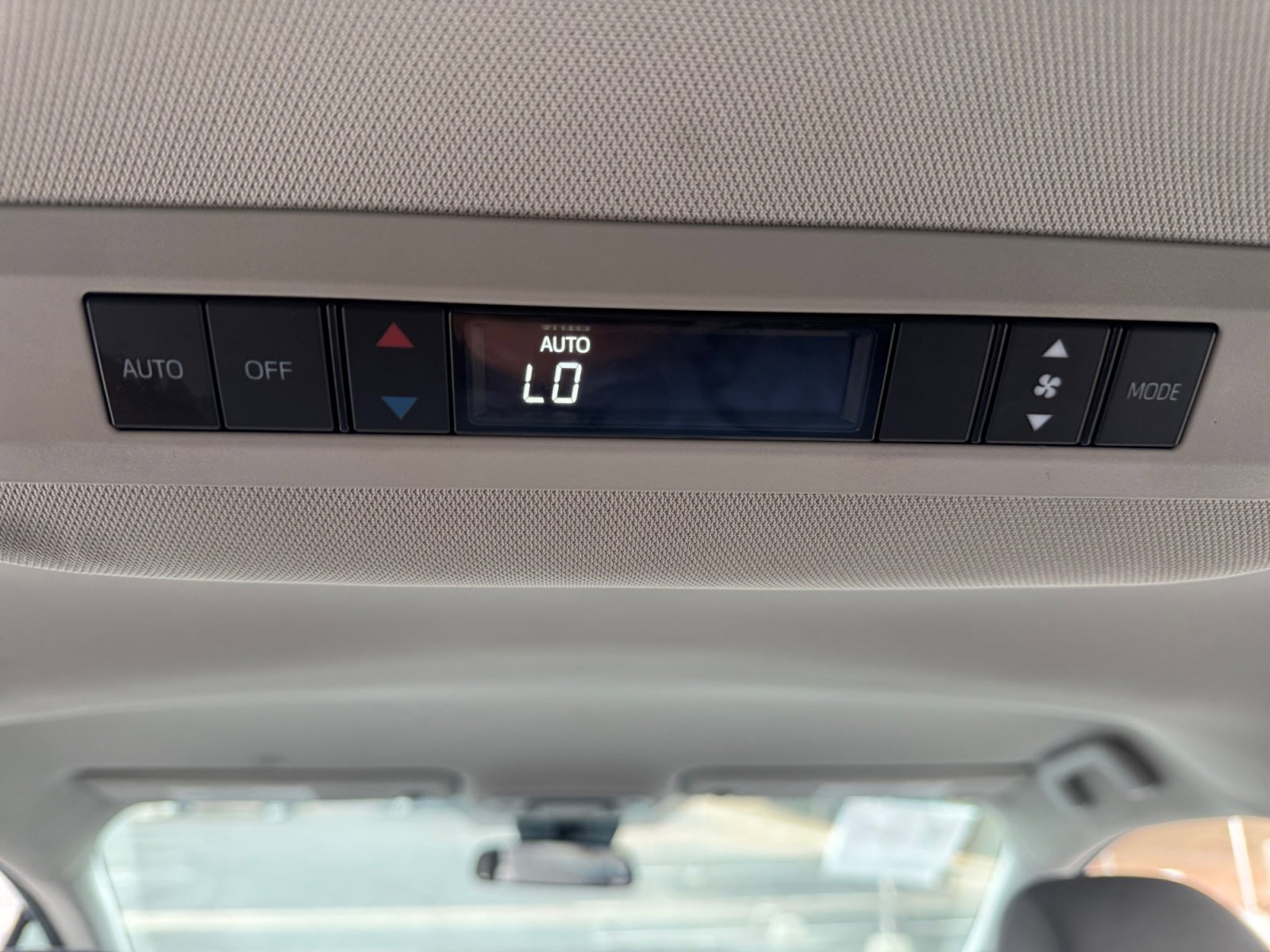 Certified 2023 Toyota Sienna LE FWD image 32