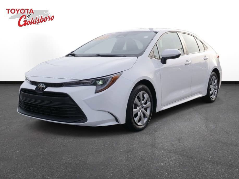 Used 2023 Toyota Corolla LE image 1