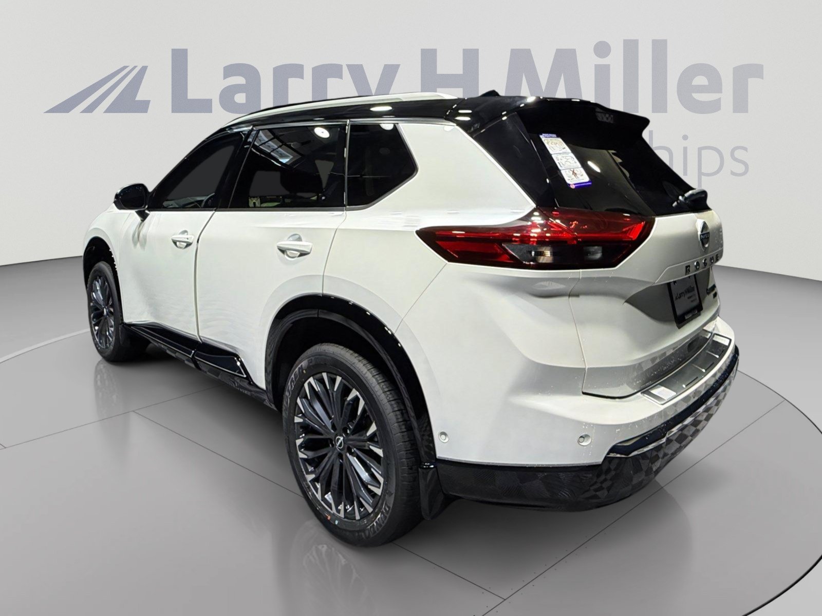 New 2026 Nissan Rogue Platinum w/ Tech Package AWD/4WD image 3