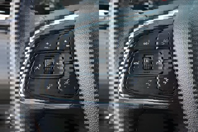 Used 2021 Buick Encore GX Essence image 12