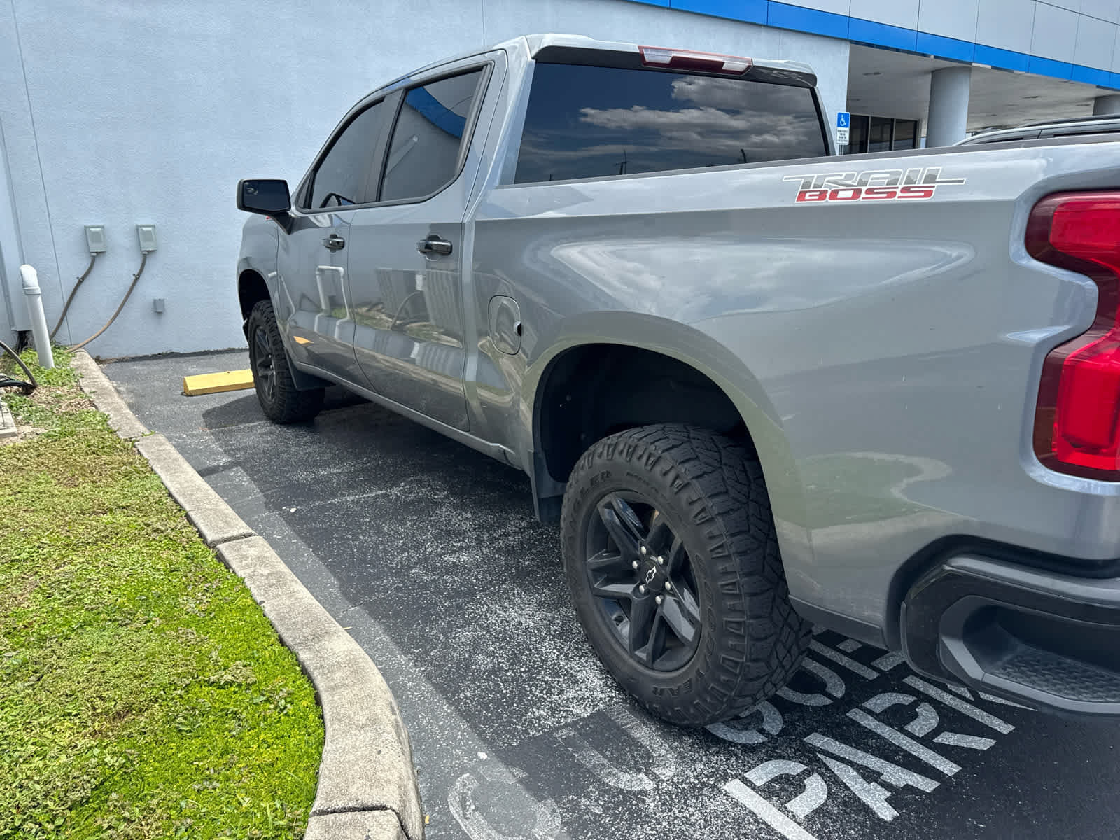 Used 2021 Chevrolet Silverado 1500 LT Trail Boss w/ Bed Protection Package AWD/4WD image 11