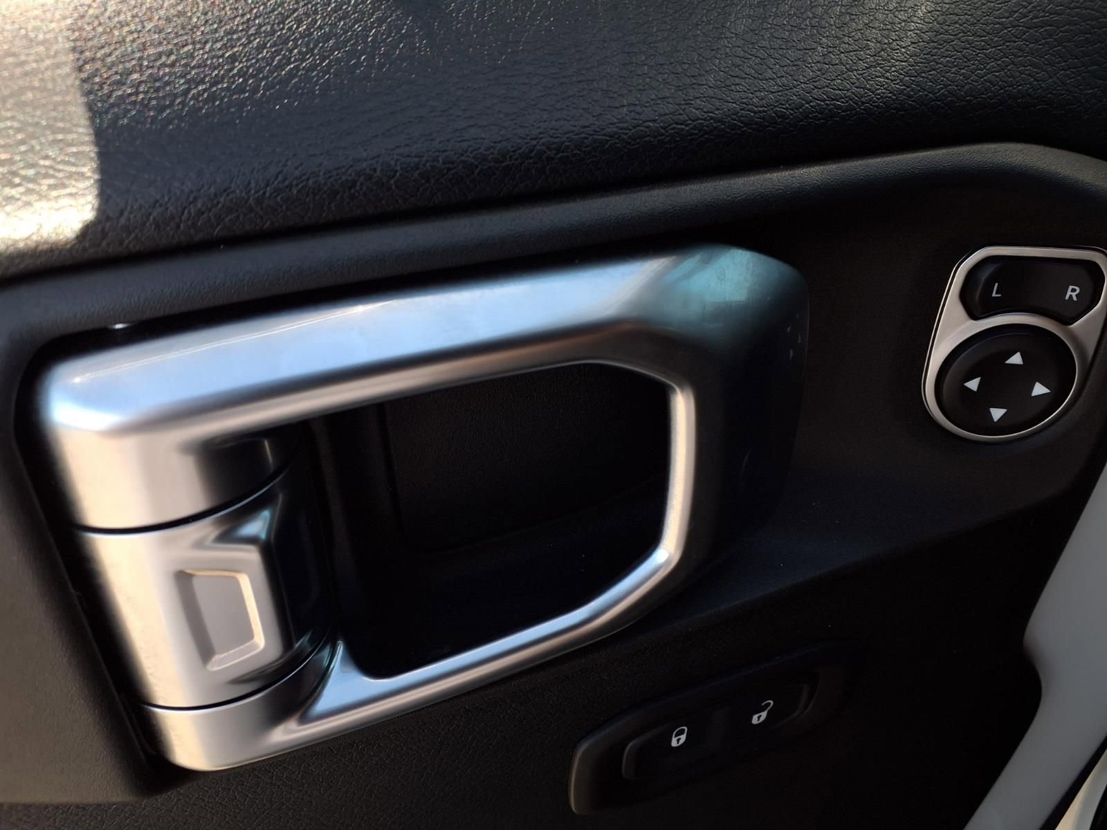 Used 2018 Jeep Wrangler Sport image 18