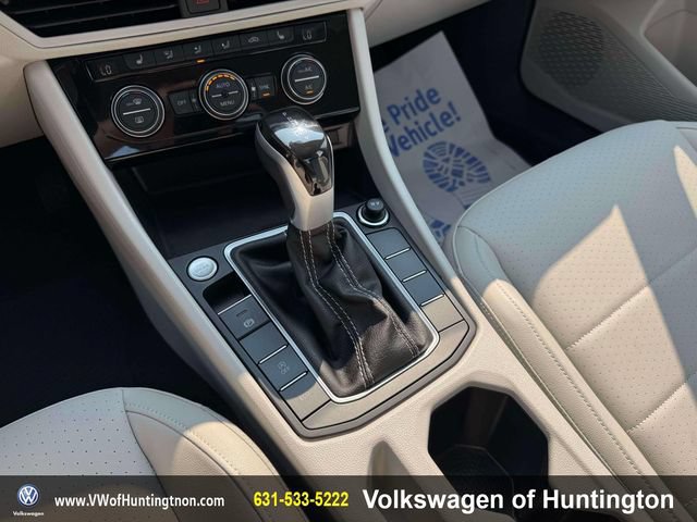 Certified 2023 Volkswagen Jetta SE w/ Panoramic Sunroof Package FWD image 31