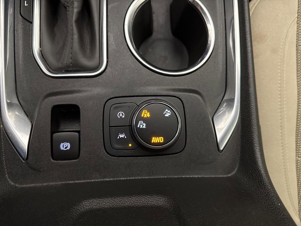 Used 2022 Chevrolet Traverse LT image 39