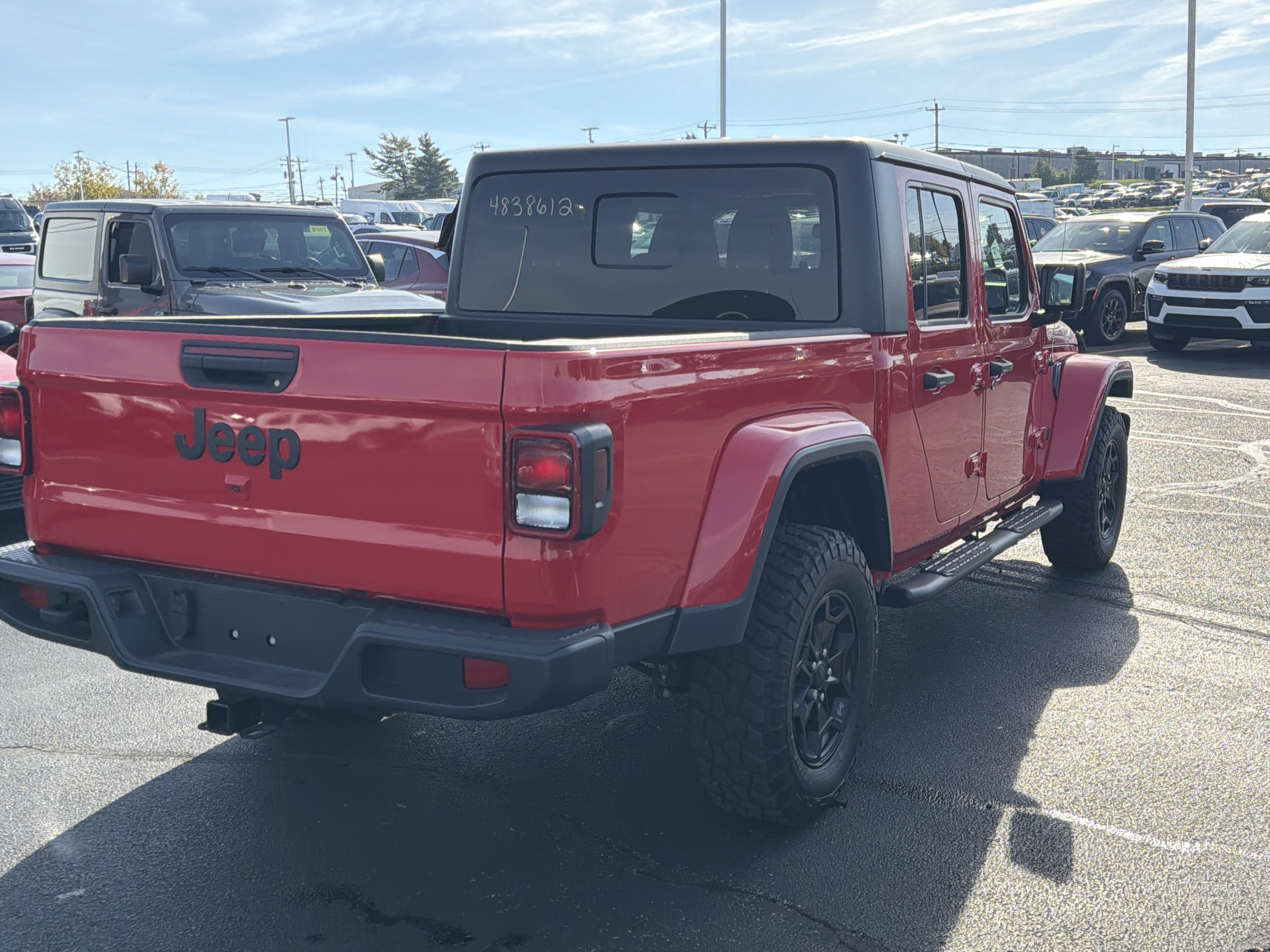 Used 2023 Jeep Gladiator Sport AWD/4WD image 10