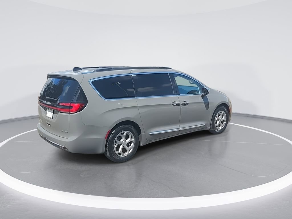 Used 2023 Chrysler Pacifica Limited FWD image 8