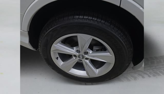 Used 2020 Audi Q7 2.0T Premium w/ Cold Weather Package AWD/4WD image 18