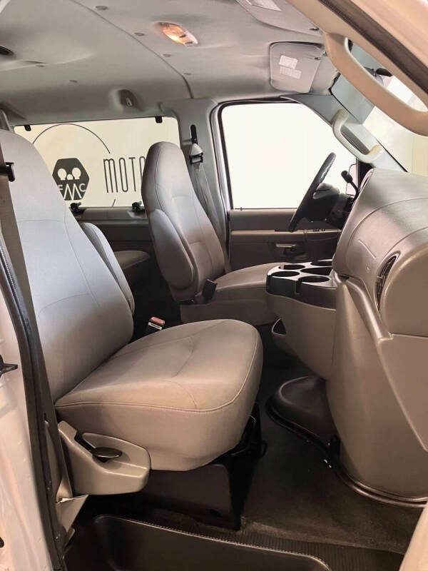 Used 2006 Ford E-350 and Econoline 350 XLT RWD image 17
