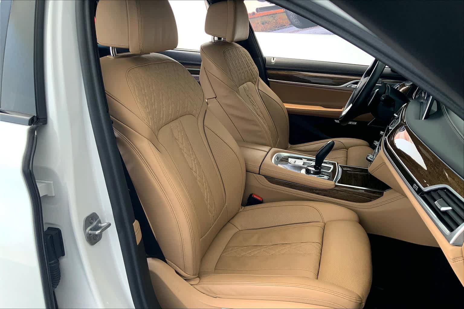 Used 2017 BMW 740i RWD image 9