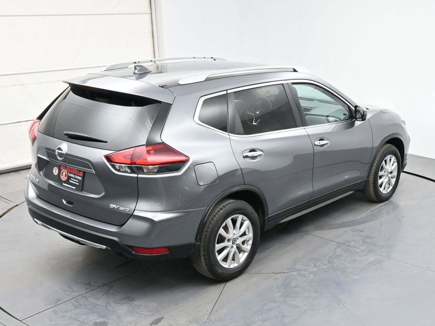 Used 2018 Nissan Rogue SV image 35