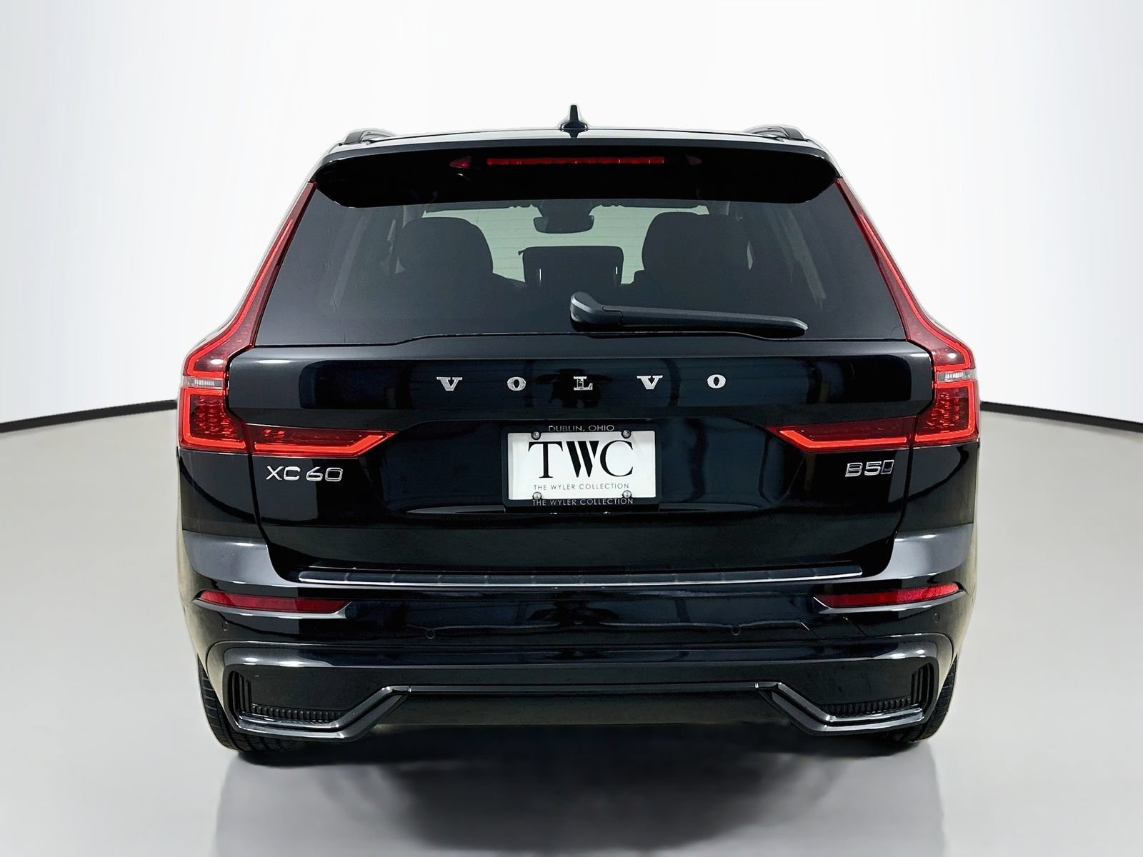 New 2026 Volvo XC60 B5 Plus w/ Protection Package Premier AWD/4WD image 6