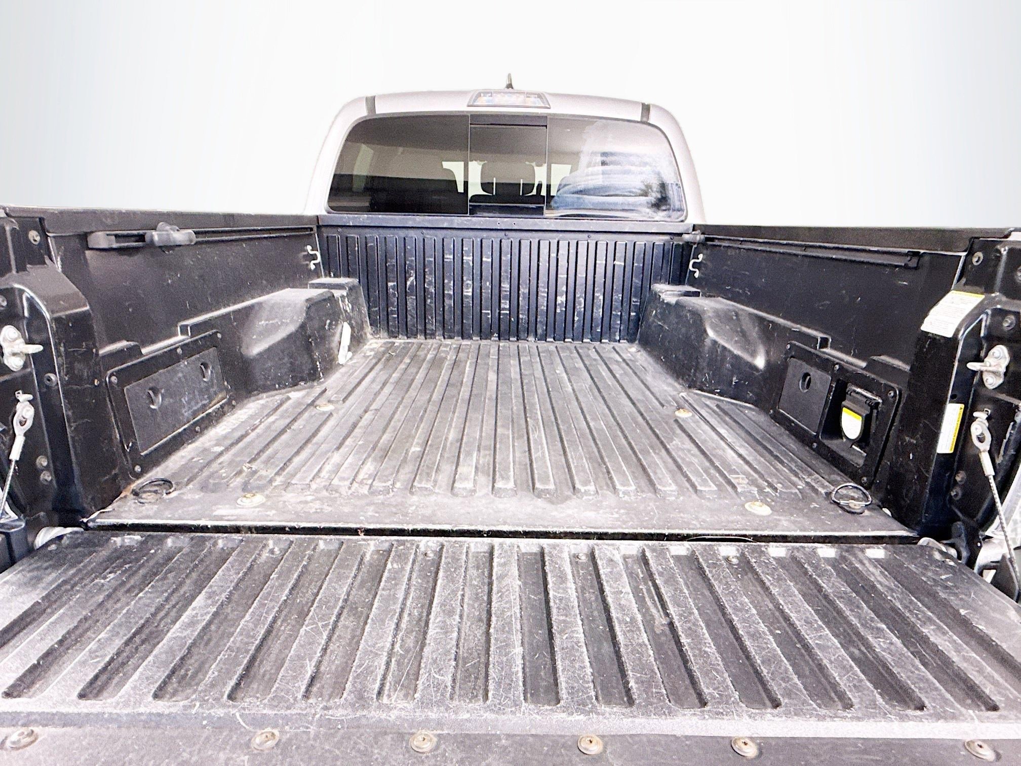 Used 2017 Toyota Tacoma SR image 35