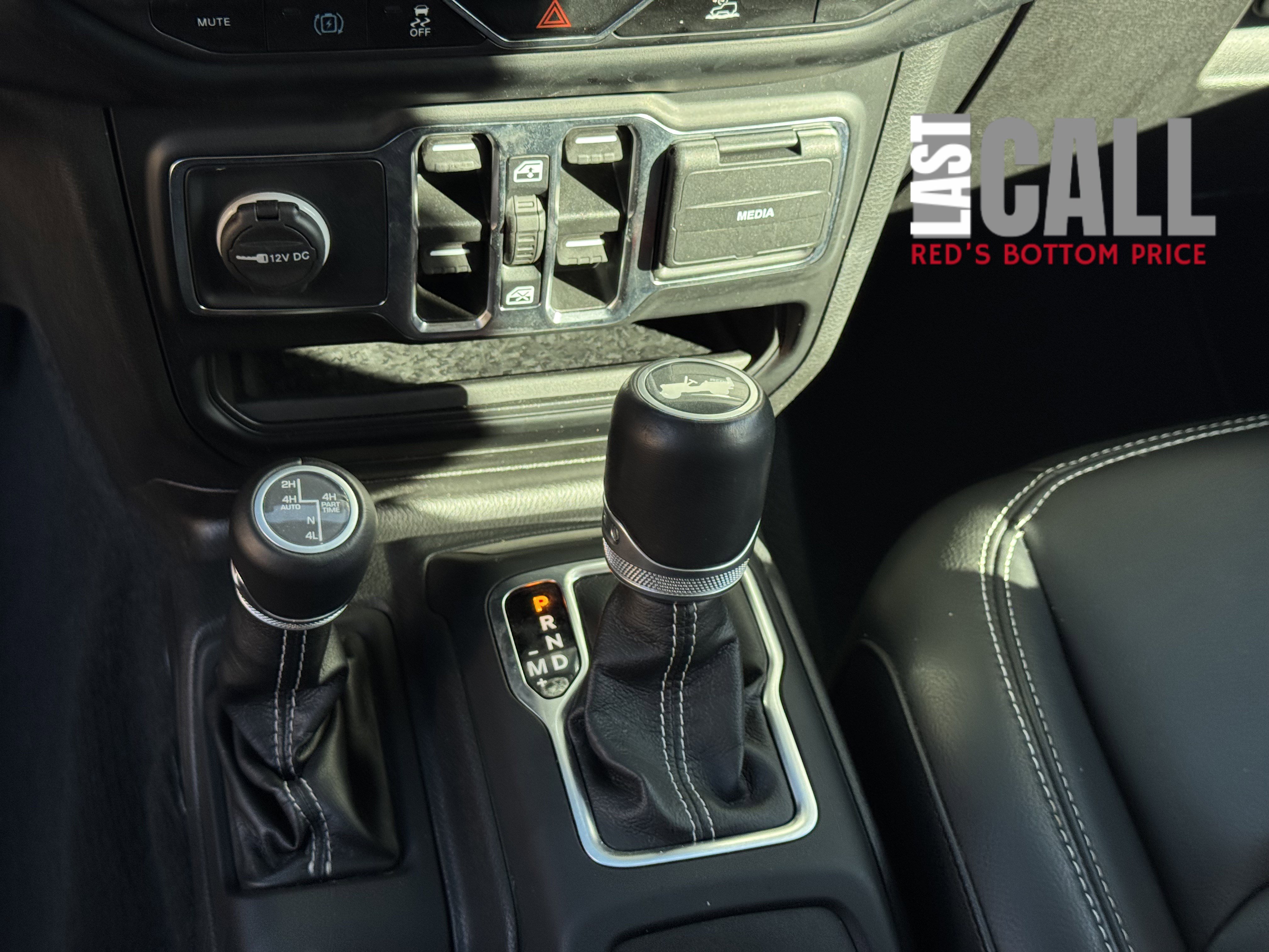 Used 2022 Jeep Wrangler Unlimited Sahara w/ Cold Weather Group image 18