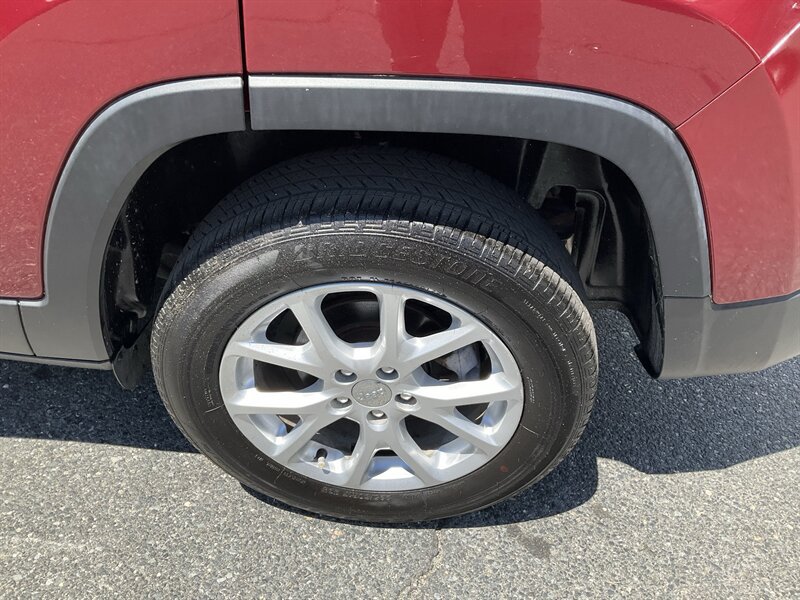Used 2016 Jeep Cherokee Latitude FWD image 10