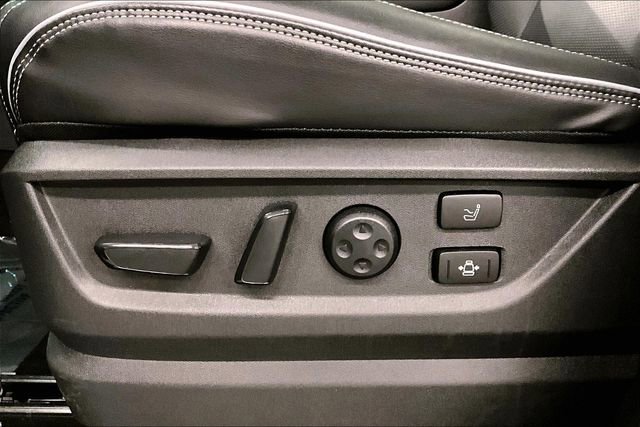 Used 2025 INFINITI QX80 Sensory image 32