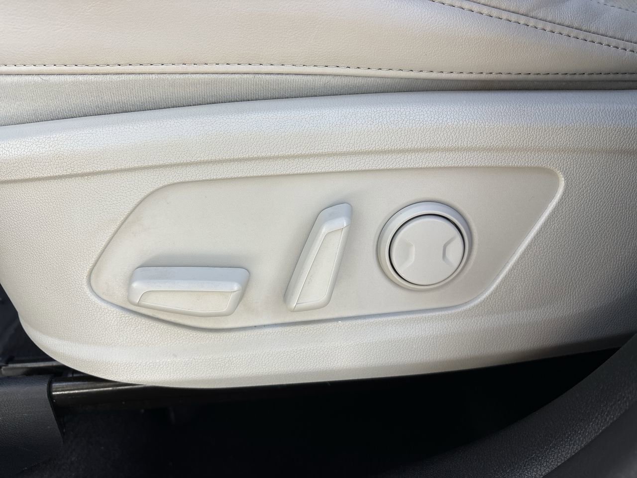 Used 2023 Kia Sorento SX image 21