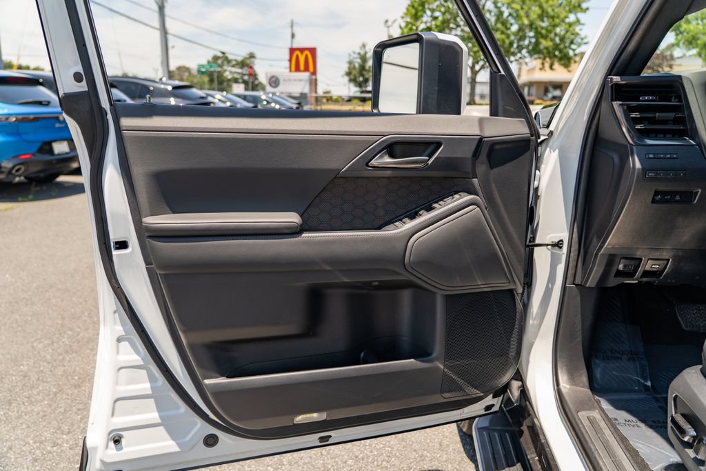 Used 2024 Lexus GX 550 w/ Accessory Package (2T) AWD/4WD image 13