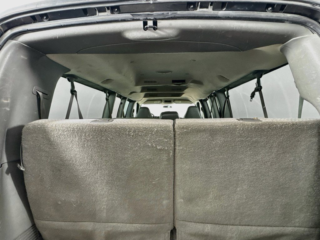 Used 2008 Chevrolet Express 3500 Extended Passenger RWD image 27