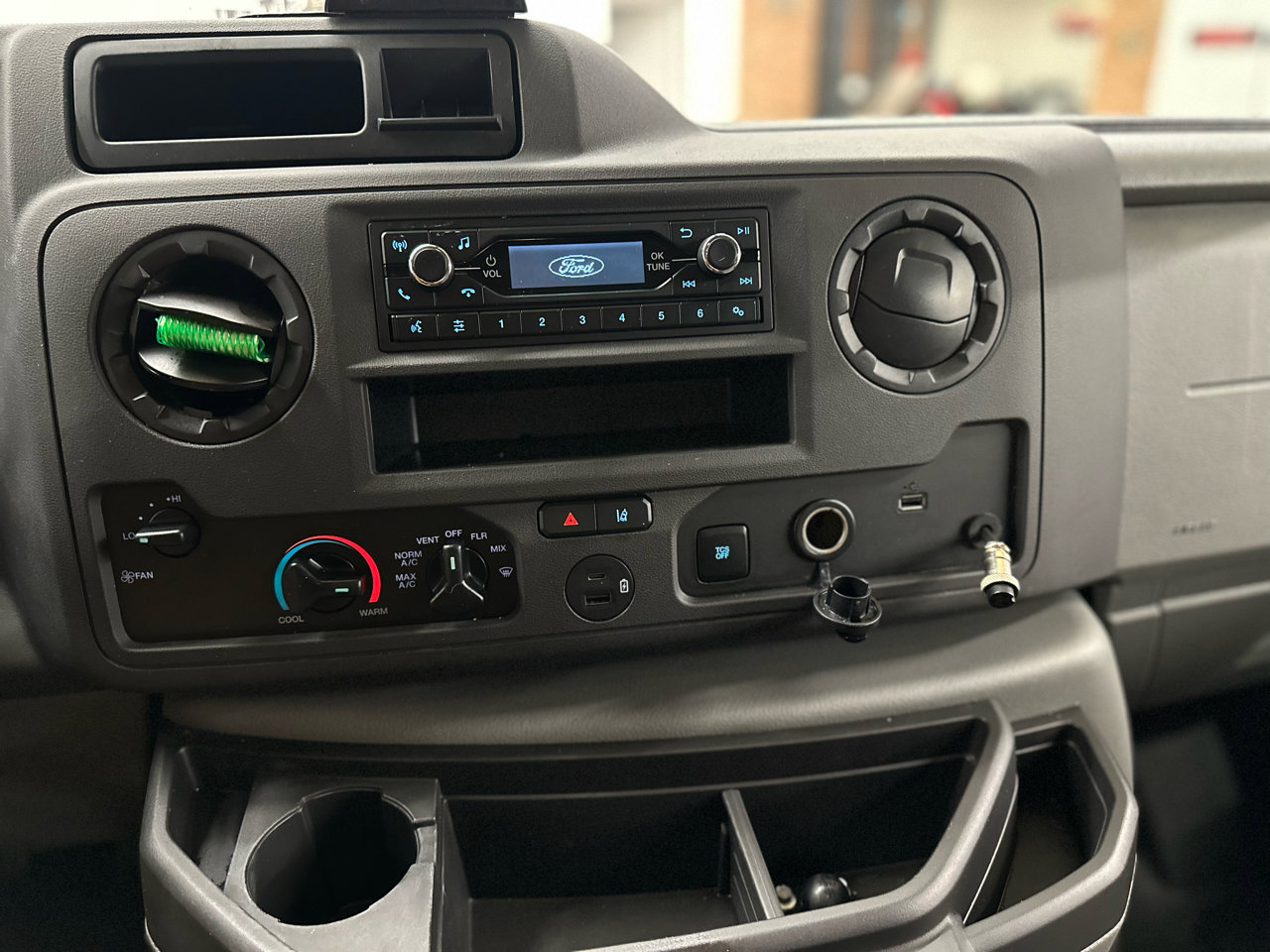 Used 2022 Ford E-450 and Econoline 450 Super Duty image 25