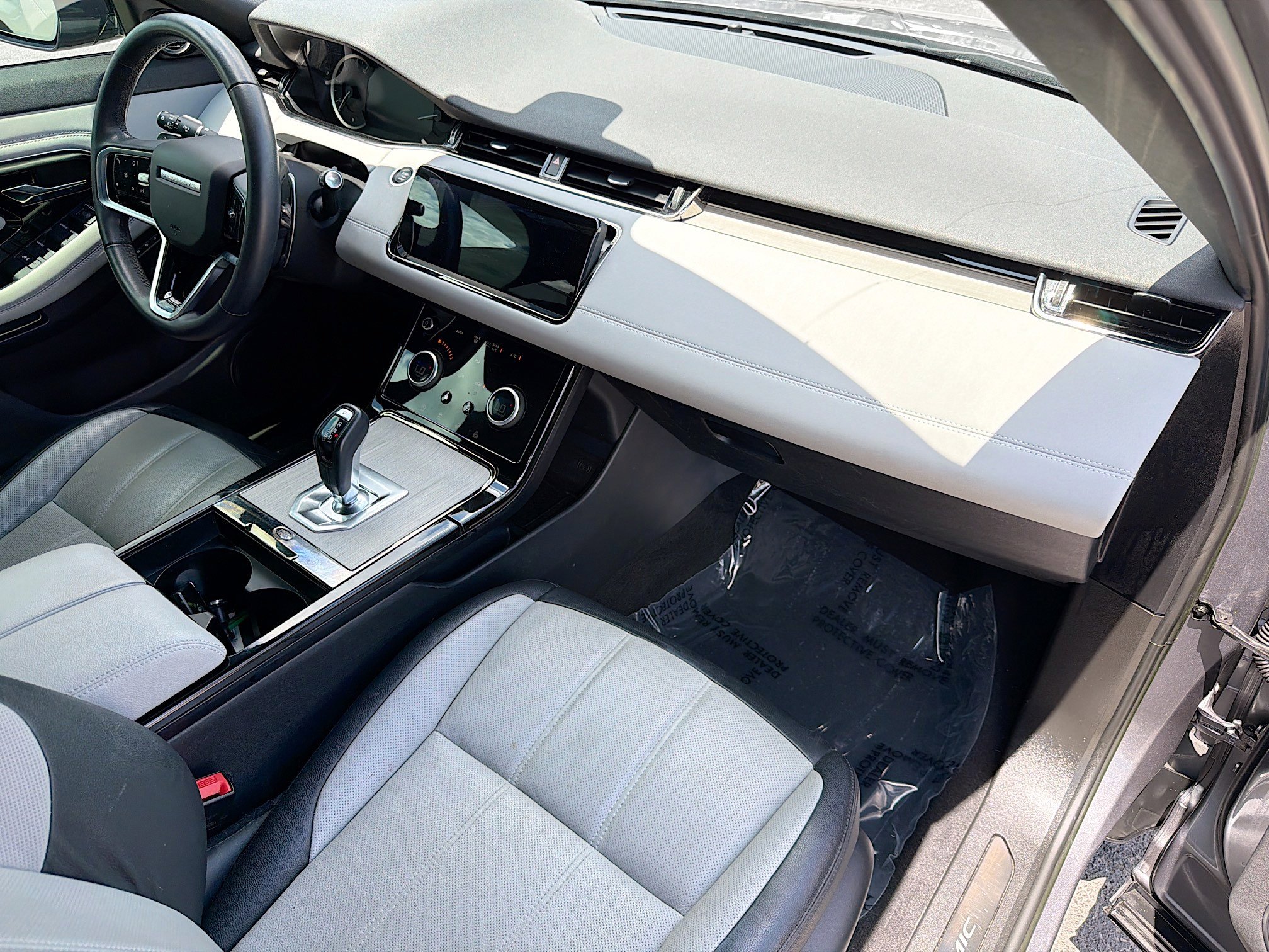 Certified 2023 Land Rover Range Rover Evoque R-Dynamic SE AWD/4WD image 13