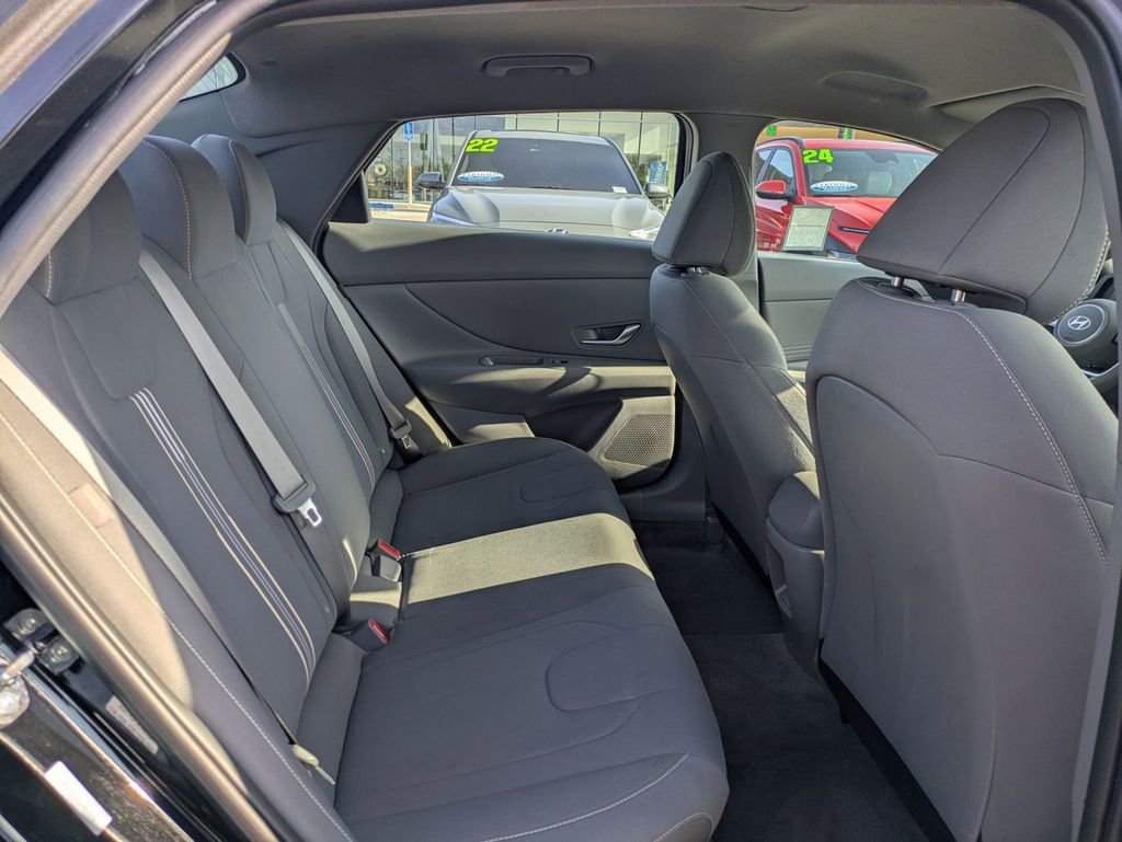 Certified 2025 Hyundai Elantra Sport image 28
