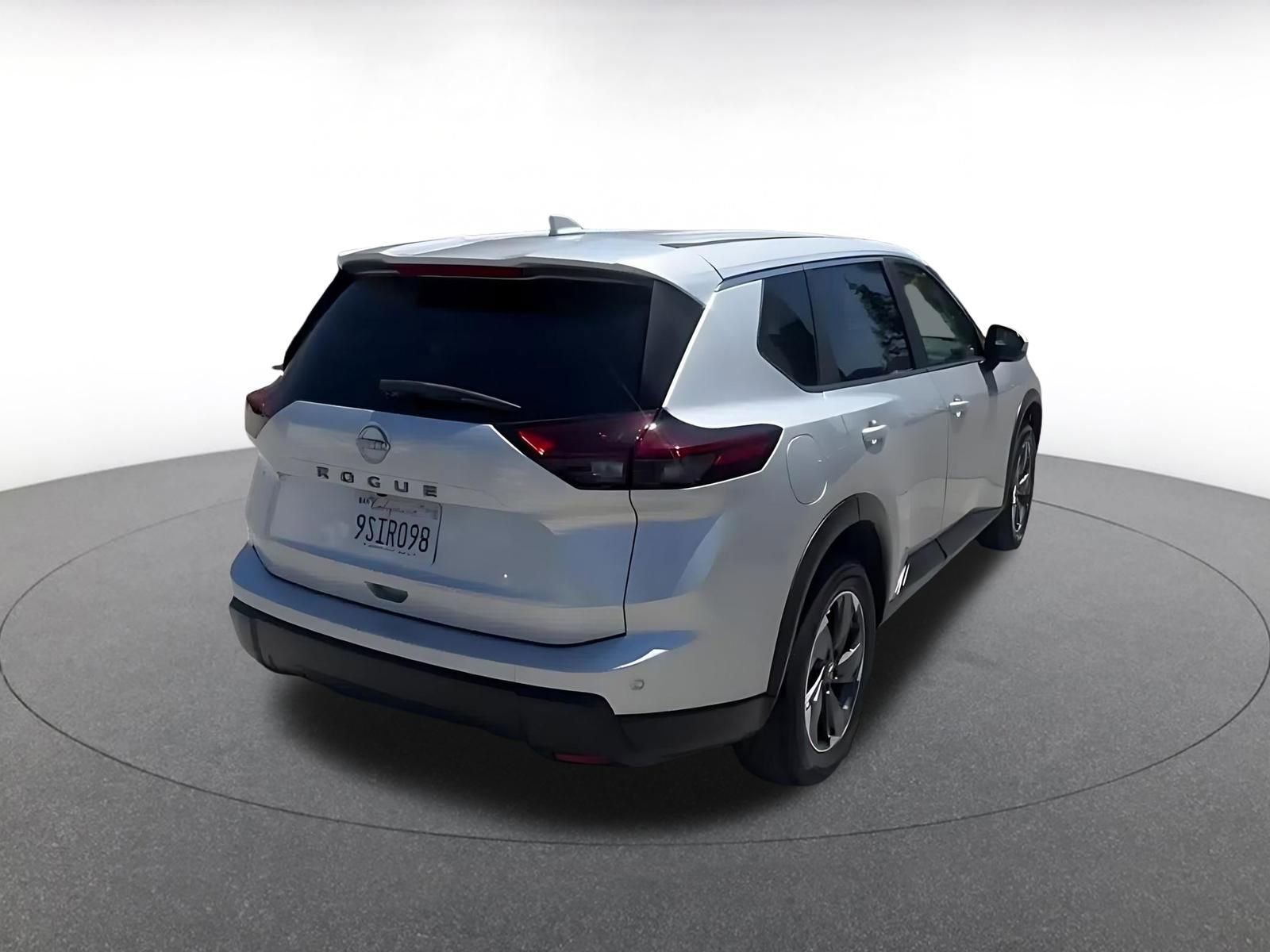 Used 2025 Nissan Rogue SV FWD image 14