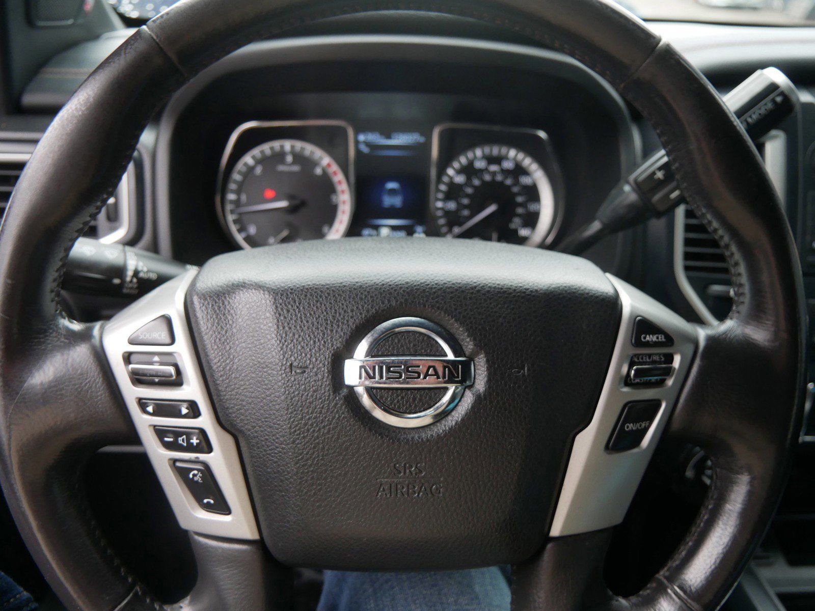 Used 2018 Nissan Titan SL w/ Midnight Edition image 28