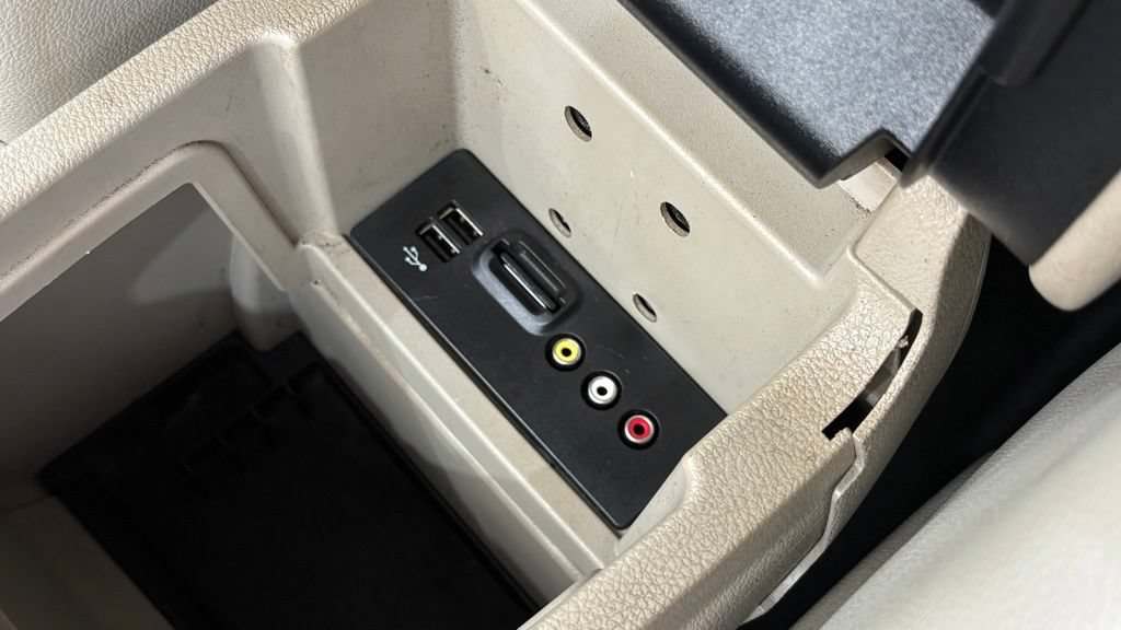 Used 2014 Ford Focus Electric Hatchback FWD image 40