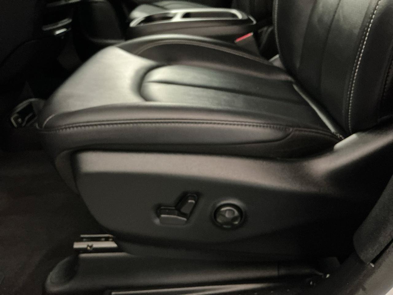 Used 2025 Chrysler Pacifica Select FWD image 19