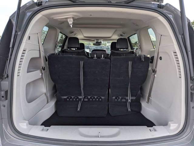Used 2023 Chrysler Pacifica Limited FWD image 12